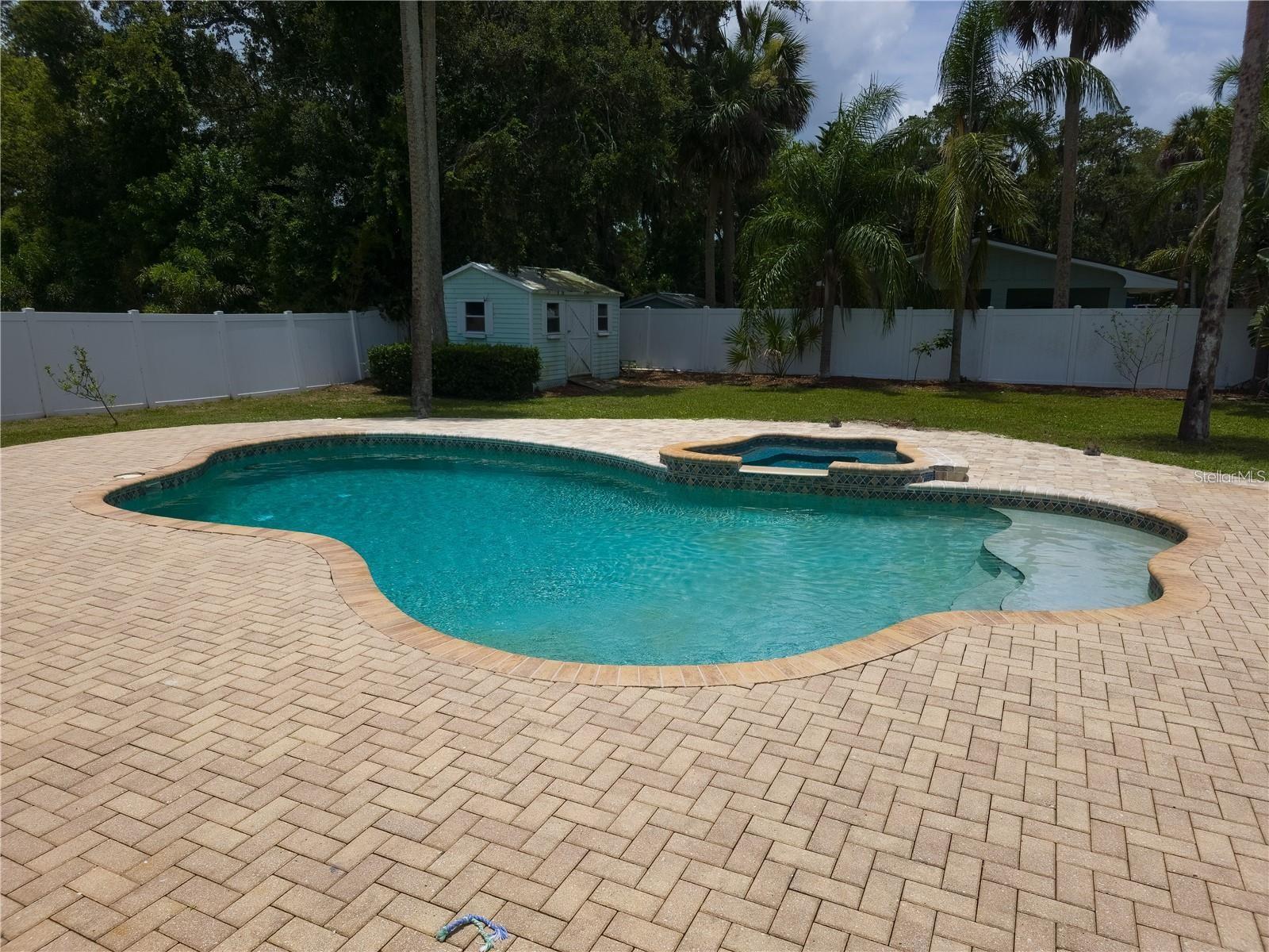 Image 10 of 47 For 1012 Riverside Drive