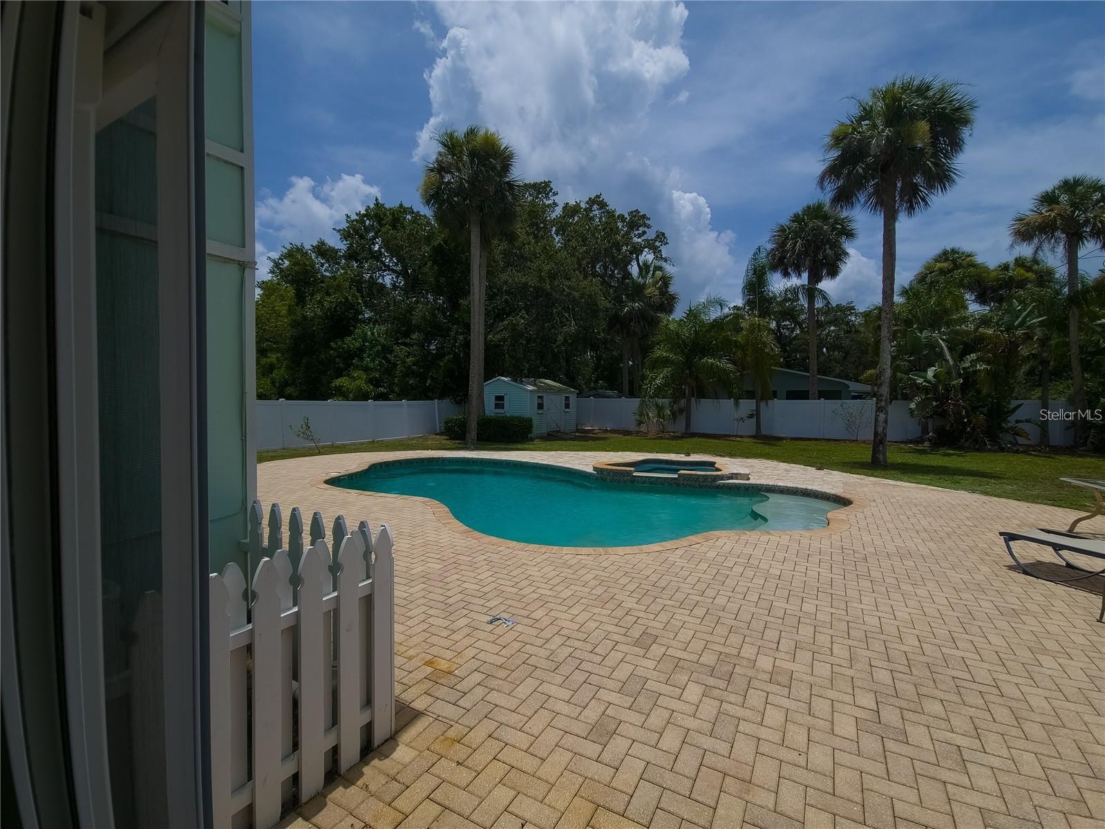 Image 11 of 47 For 1012 Riverside Drive