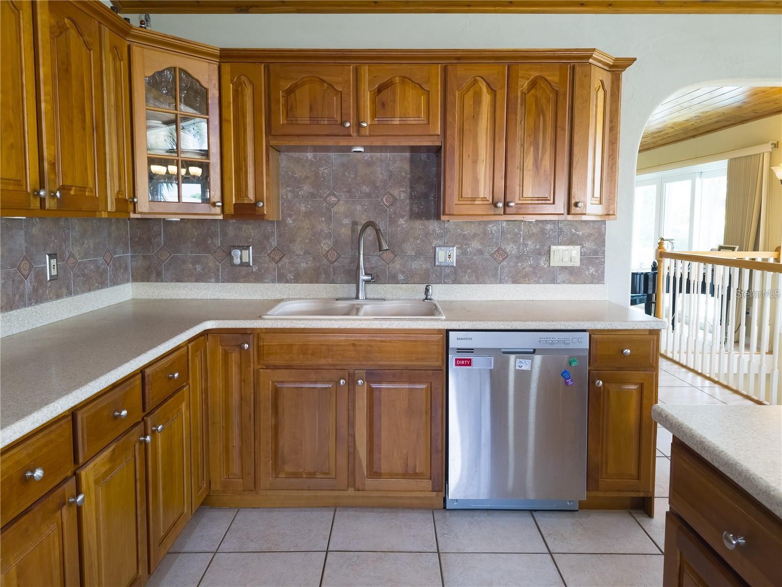 Image 16 of 47 For 1012 Riverside Drive