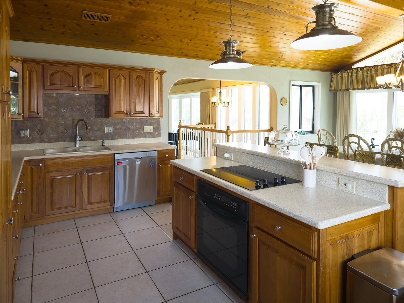 Image 17 of 47 For 1012 Riverside Drive