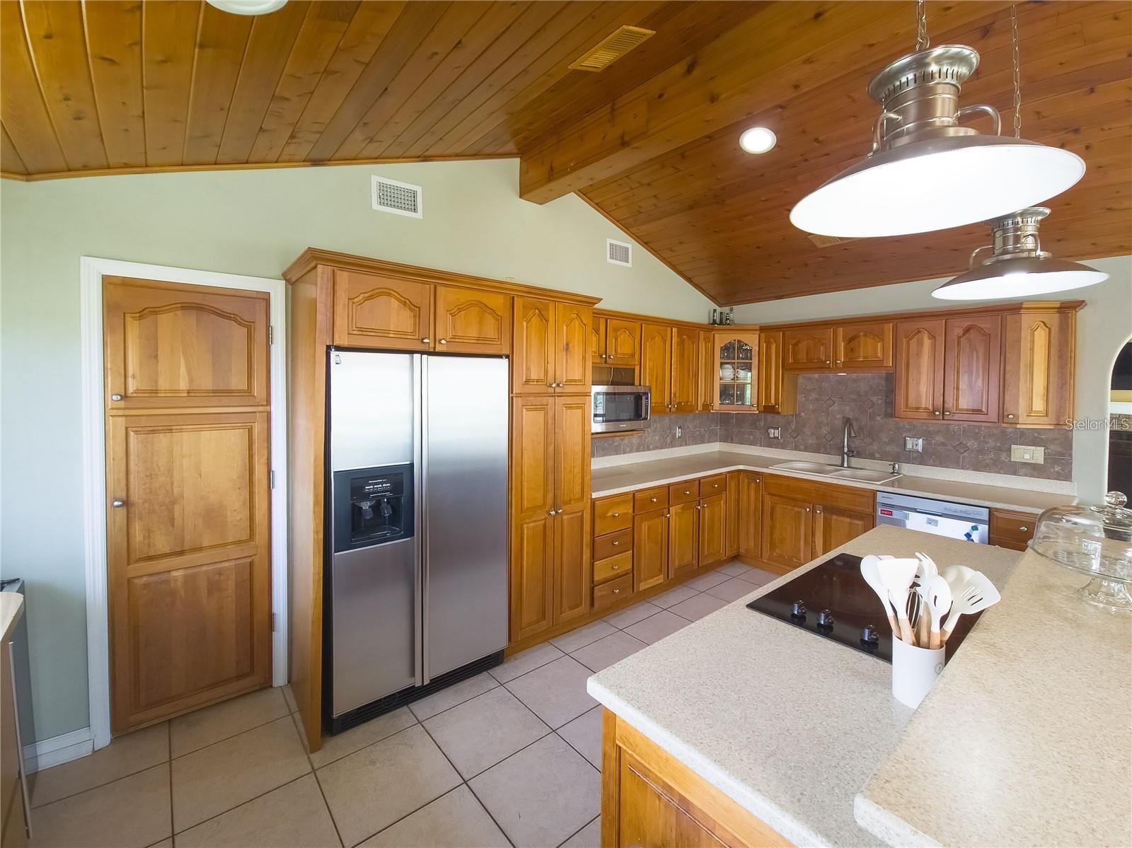 Image 18 of 47 For 1012 Riverside Drive