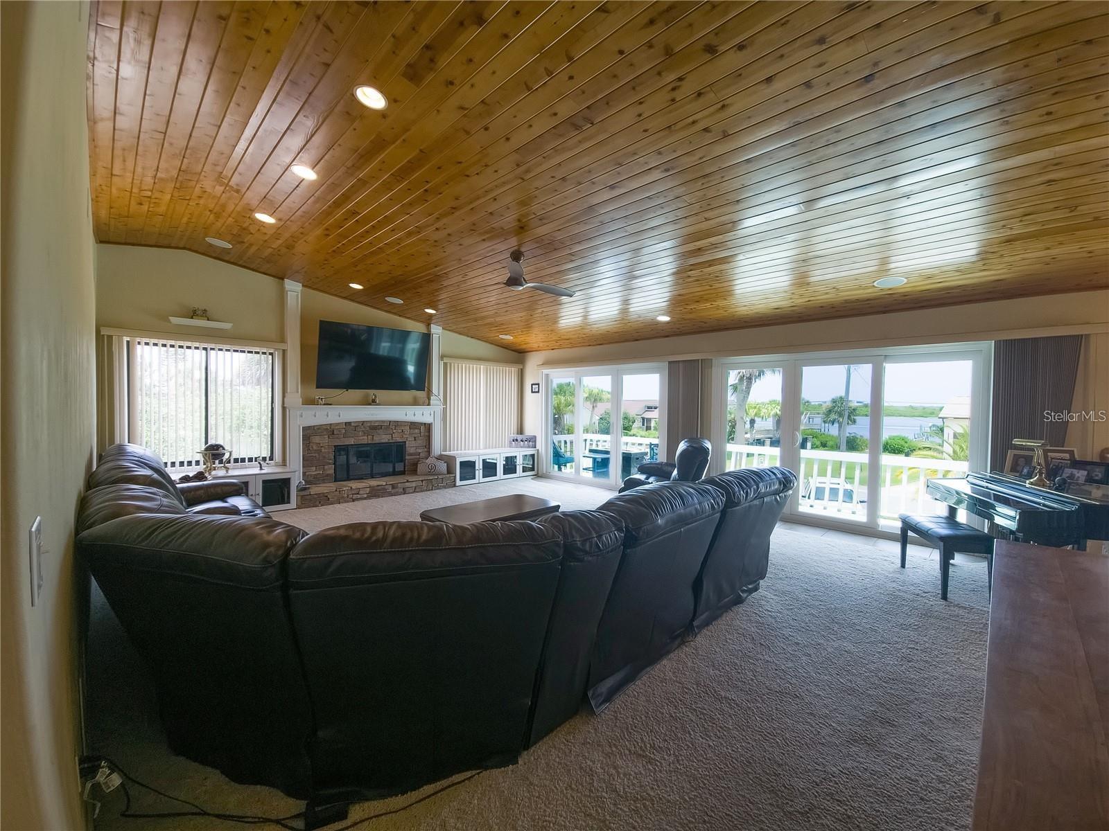 Image 23 of 47 For 1012 Riverside Drive