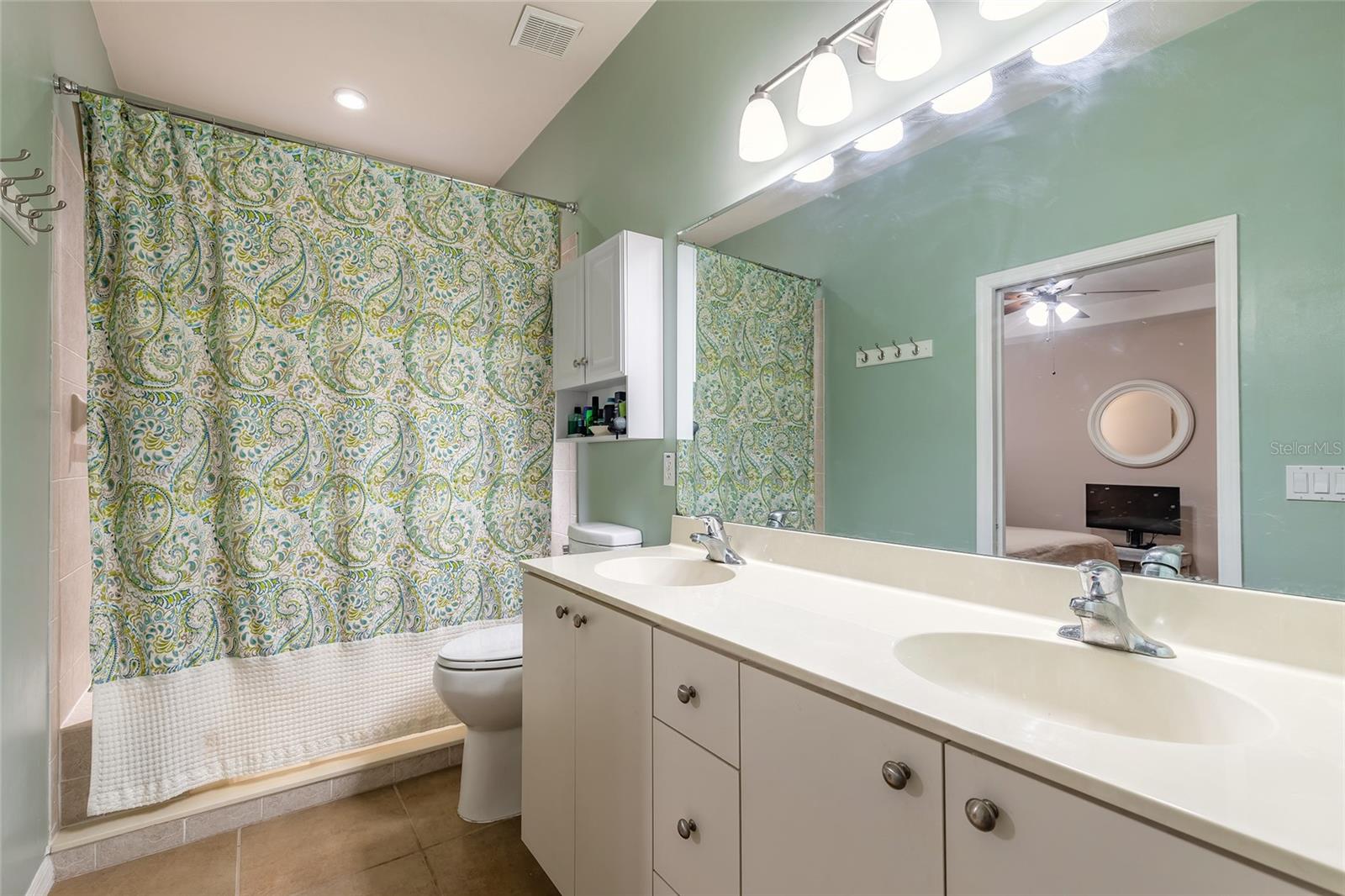 Image 32 of 61 For 3573 Romea Circle