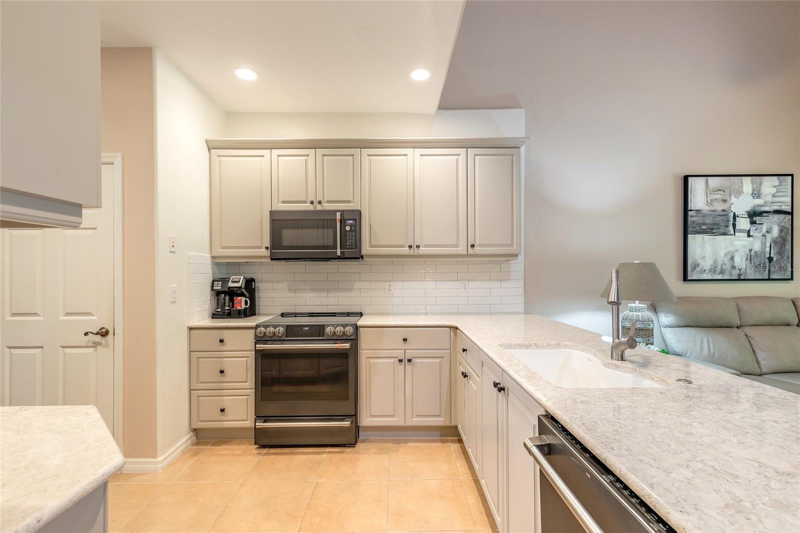 Image 5 of 61 For 3573 Romea Circle