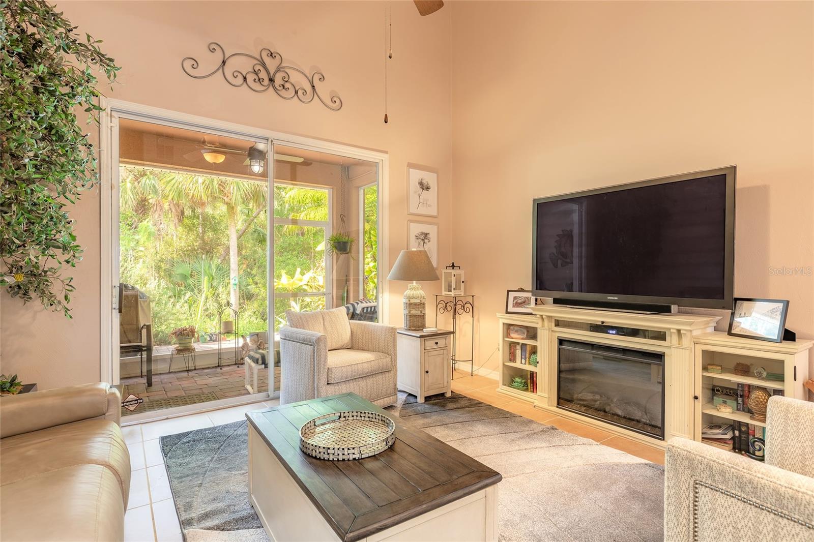 Image 9 of 61 For 3573 Romea Circle