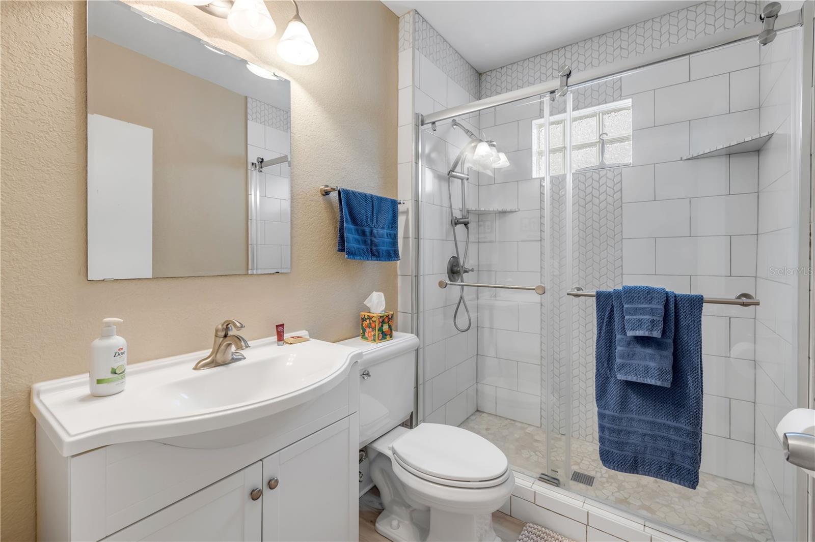 Image 12 of 79 For 106 Live Oak Street