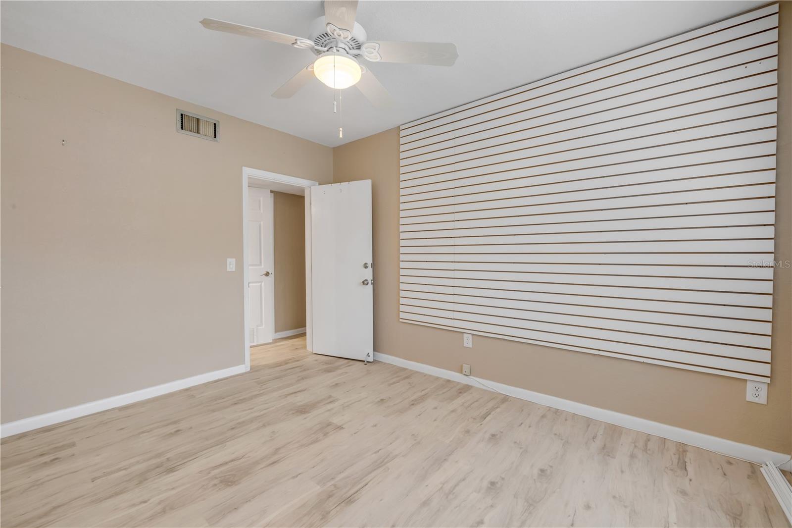 Image 14 of 79 For 106 Live Oak Street