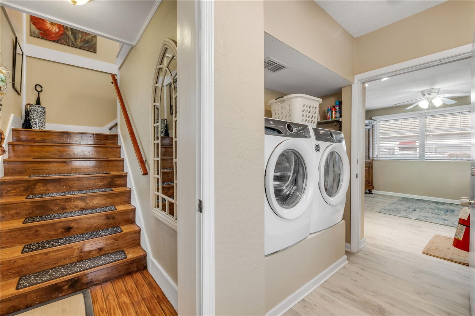 Image 17 of 79 For 106 Live Oak Street