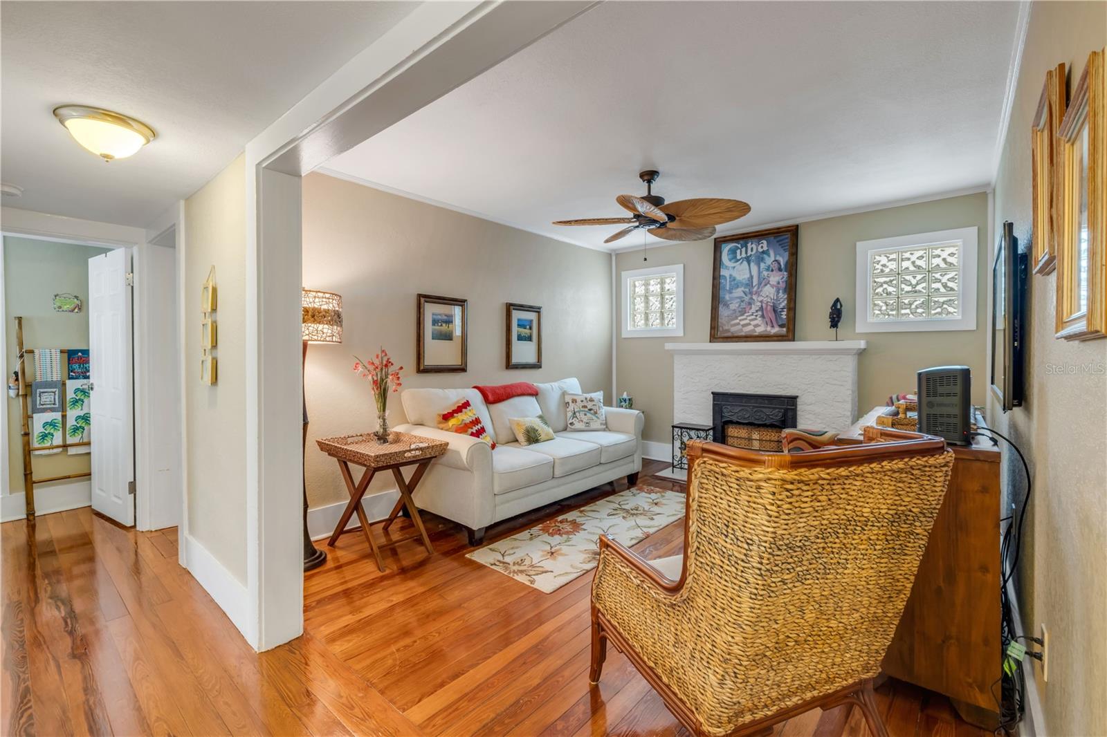 Image 21 of 79 For 106 Live Oak Street