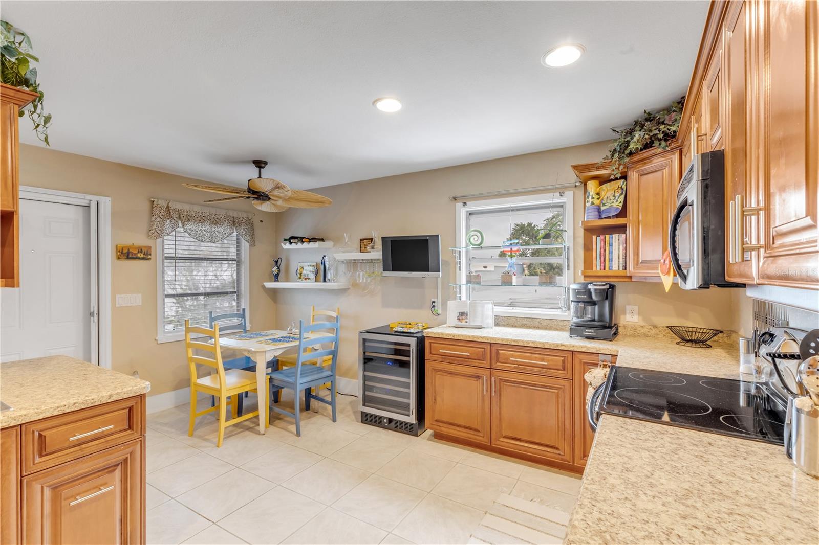 Image 29 of 79 For 106 Live Oak Street