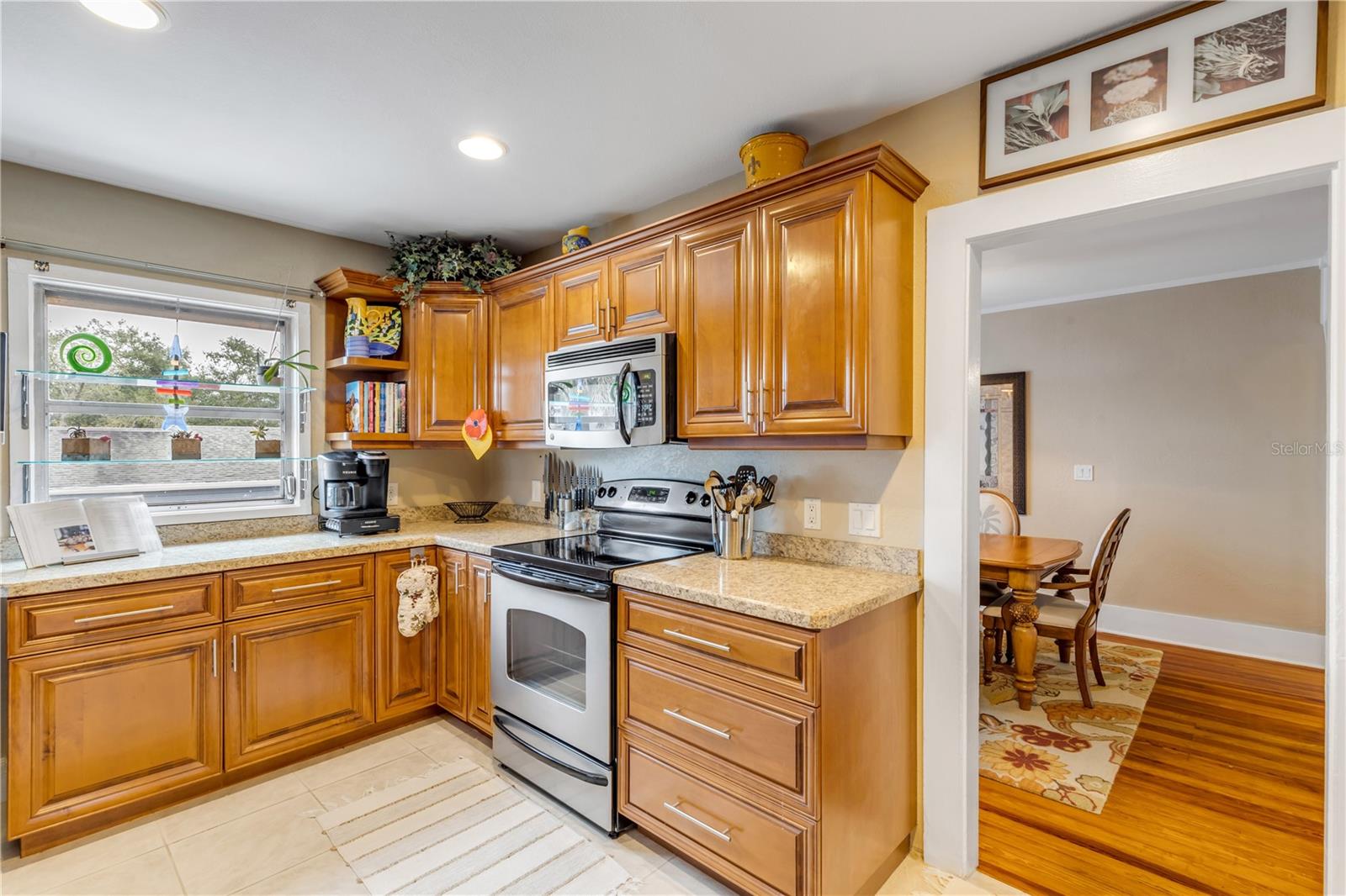 Image 31 of 79 For 106 Live Oak Street