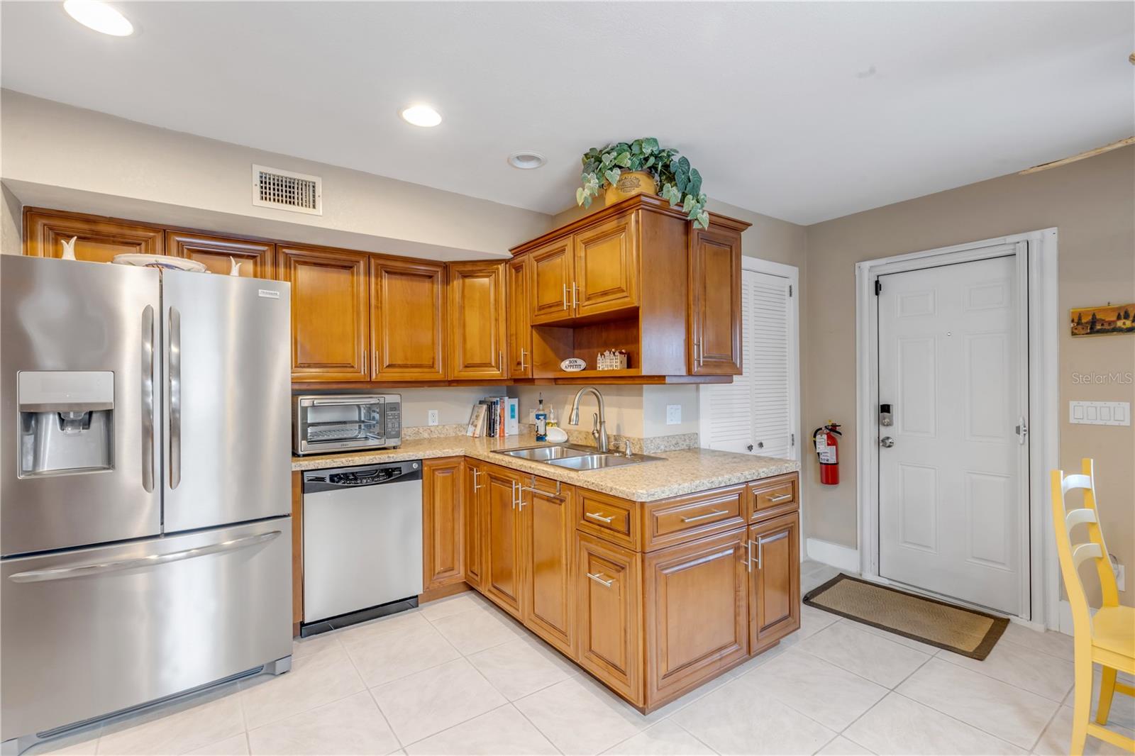 Image 35 of 79 For 106 Live Oak Street