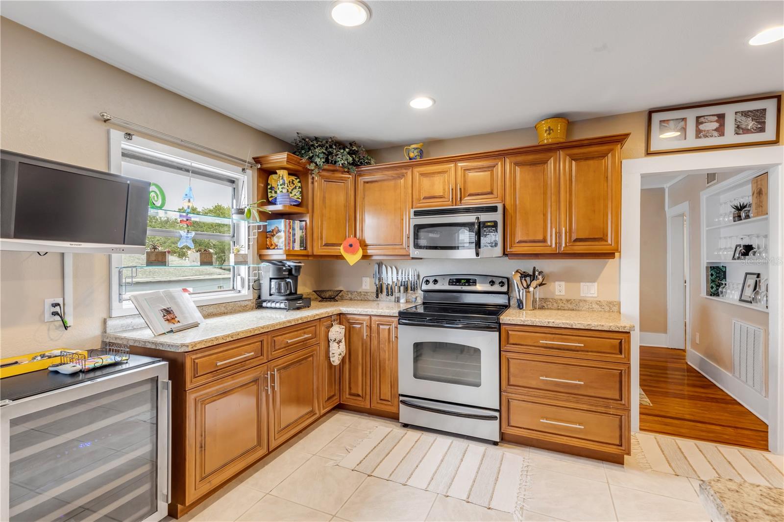 Image 36 of 79 For 106 Live Oak Street