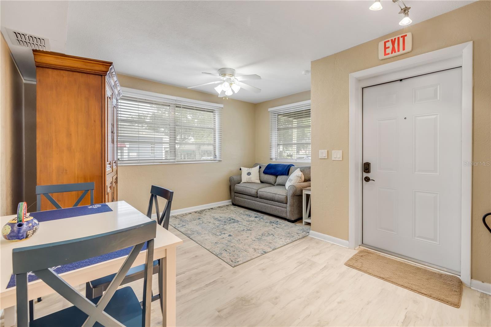 Image 4 of 79 For 106 Live Oak Street