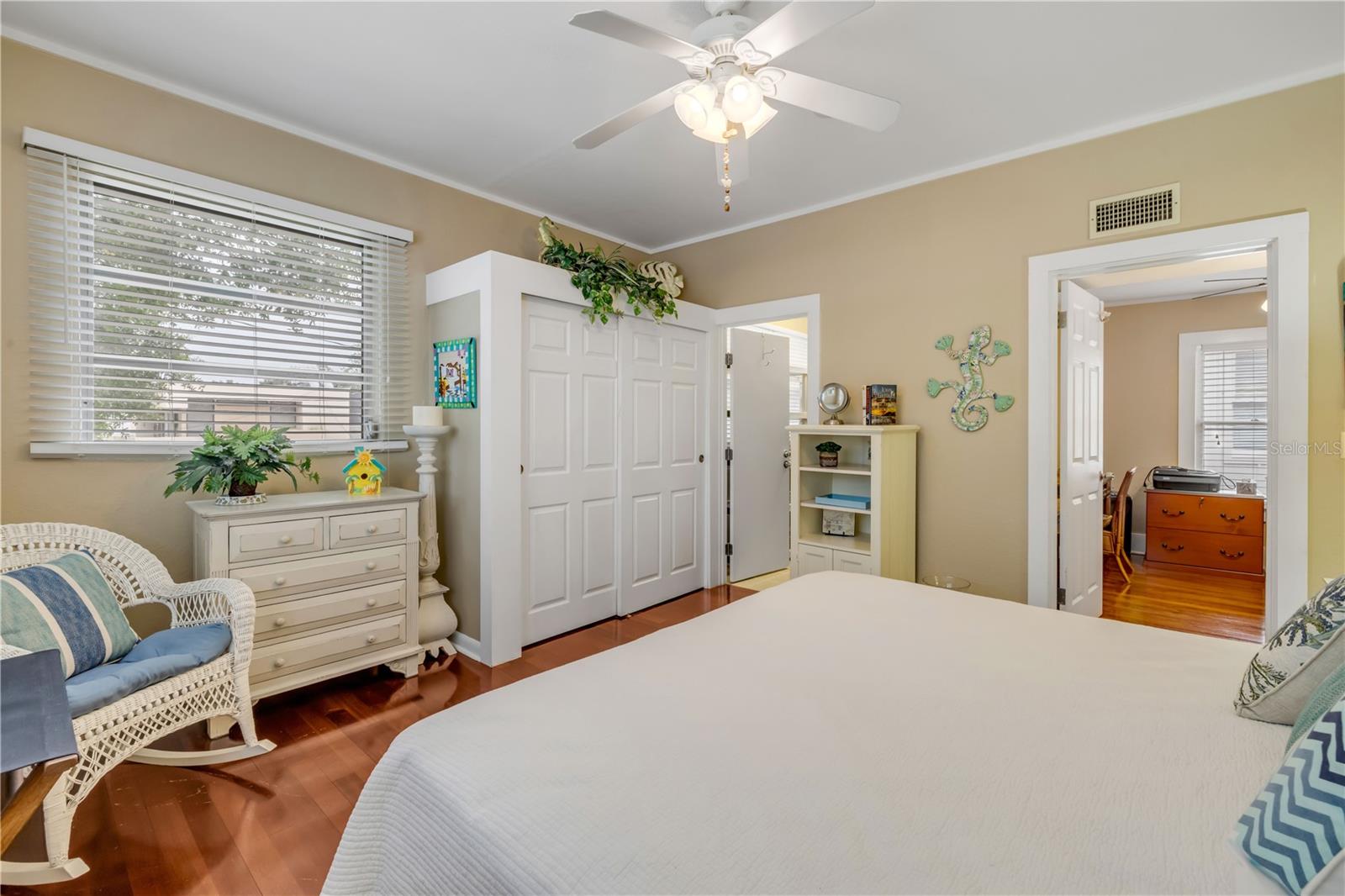 Image 40 of 79 For 106 Live Oak Street