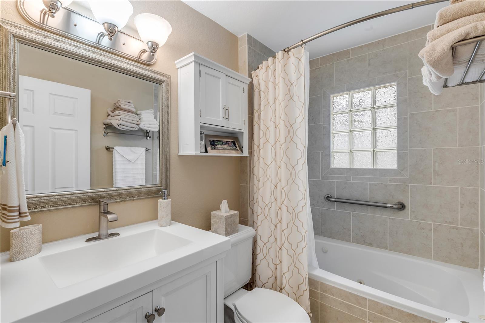 Image 43 of 79 For 106 Live Oak Street