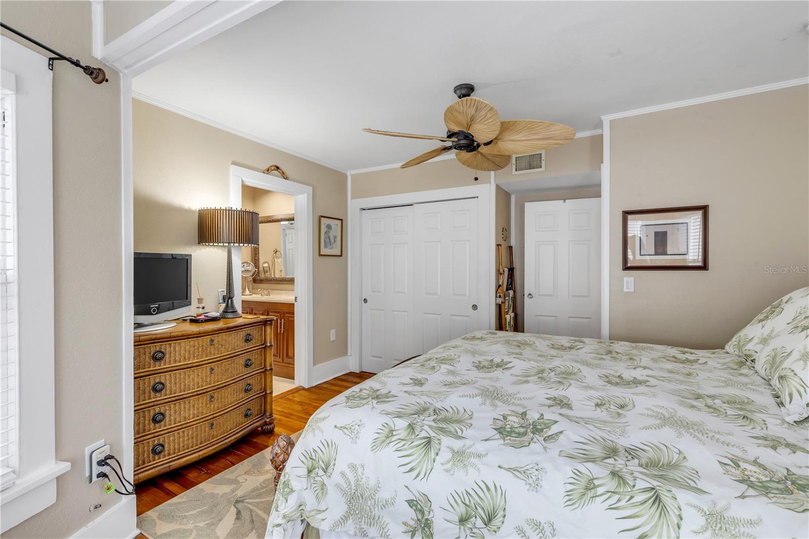 Image 47 of 79 For 106 Live Oak Street