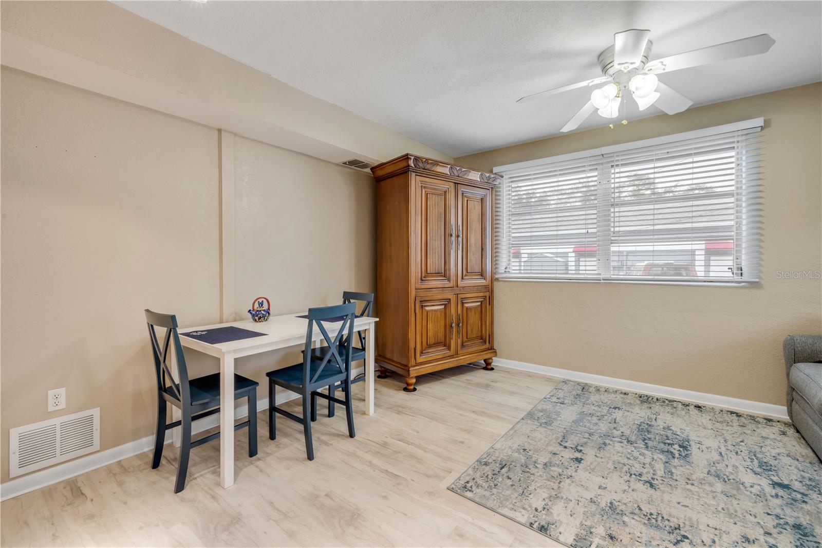 Image 5 of 79 For 106 Live Oak Street