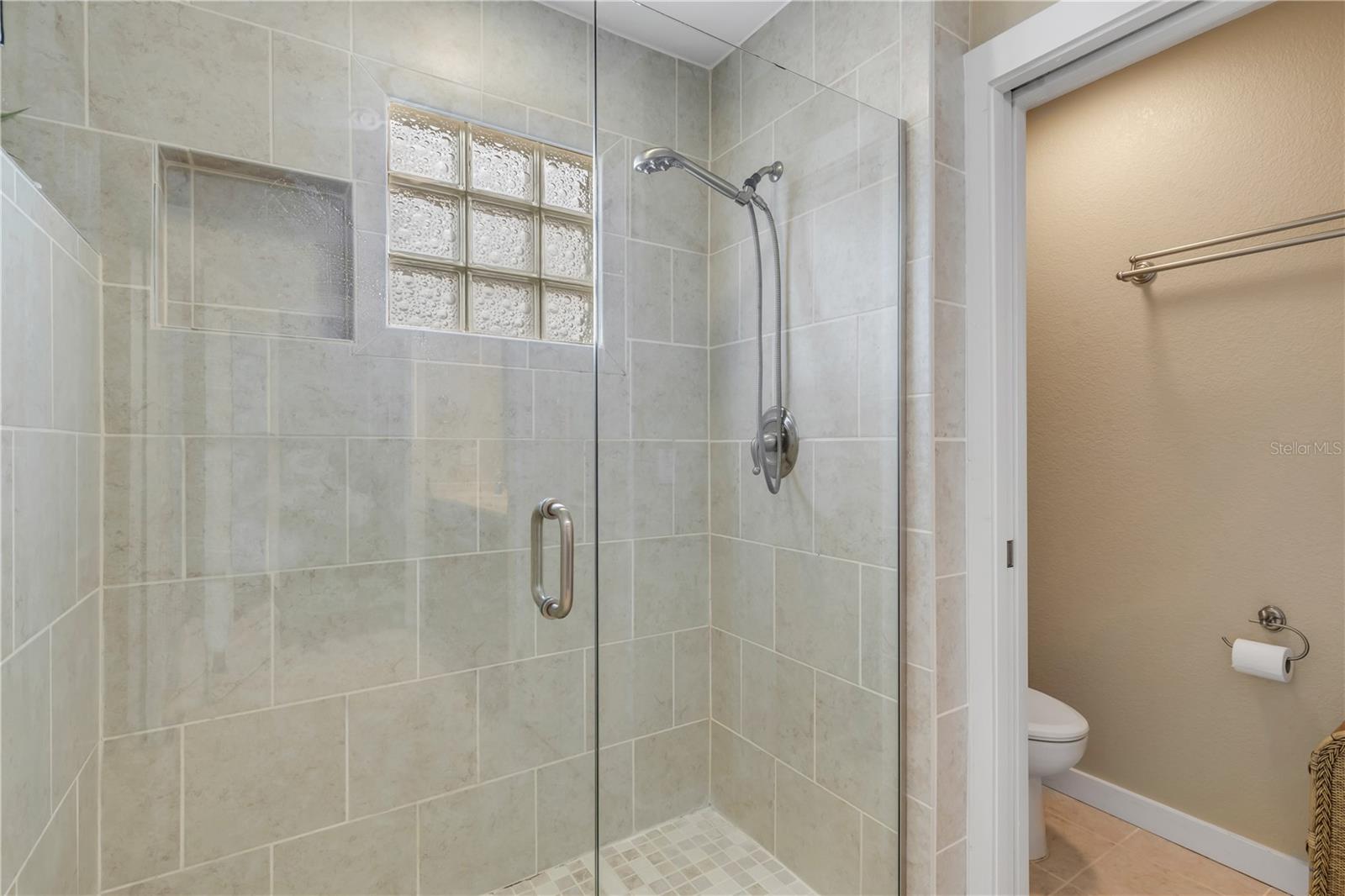 Image 50 of 79 For 106 Live Oak Street