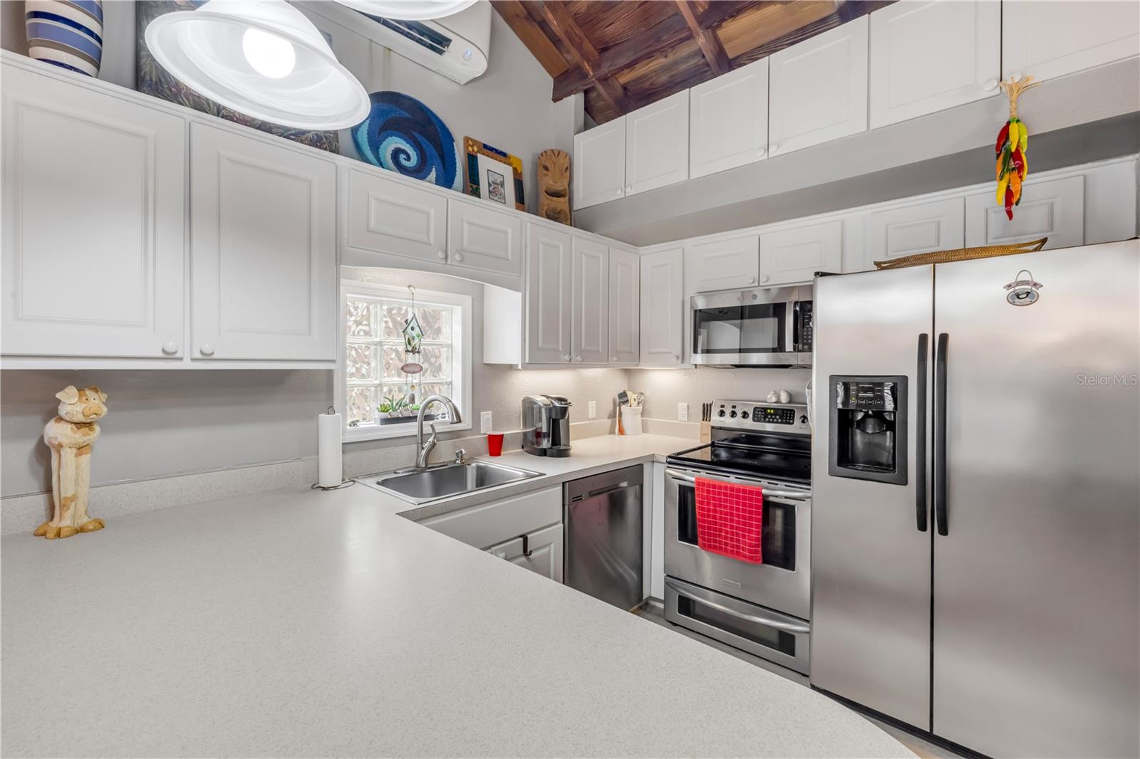 Image 65 of 79 For 106 Live Oak Street