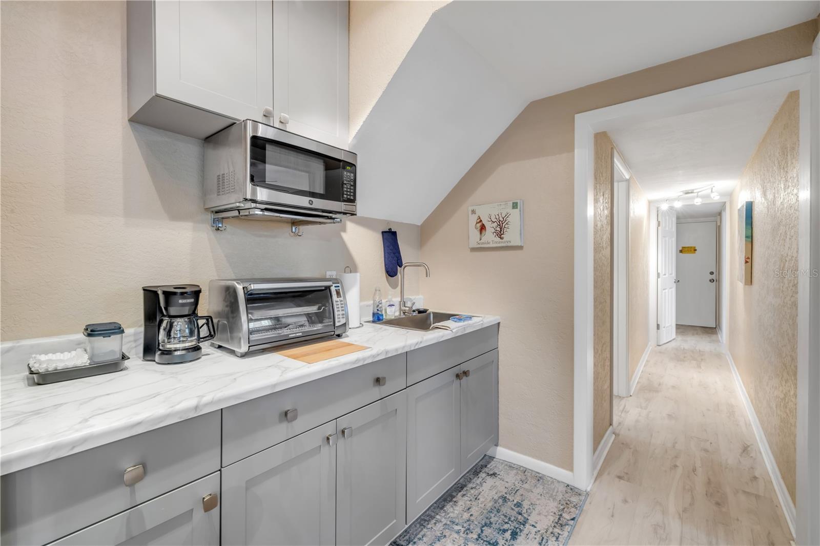 Image 8 of 79 For 106 Live Oak Street