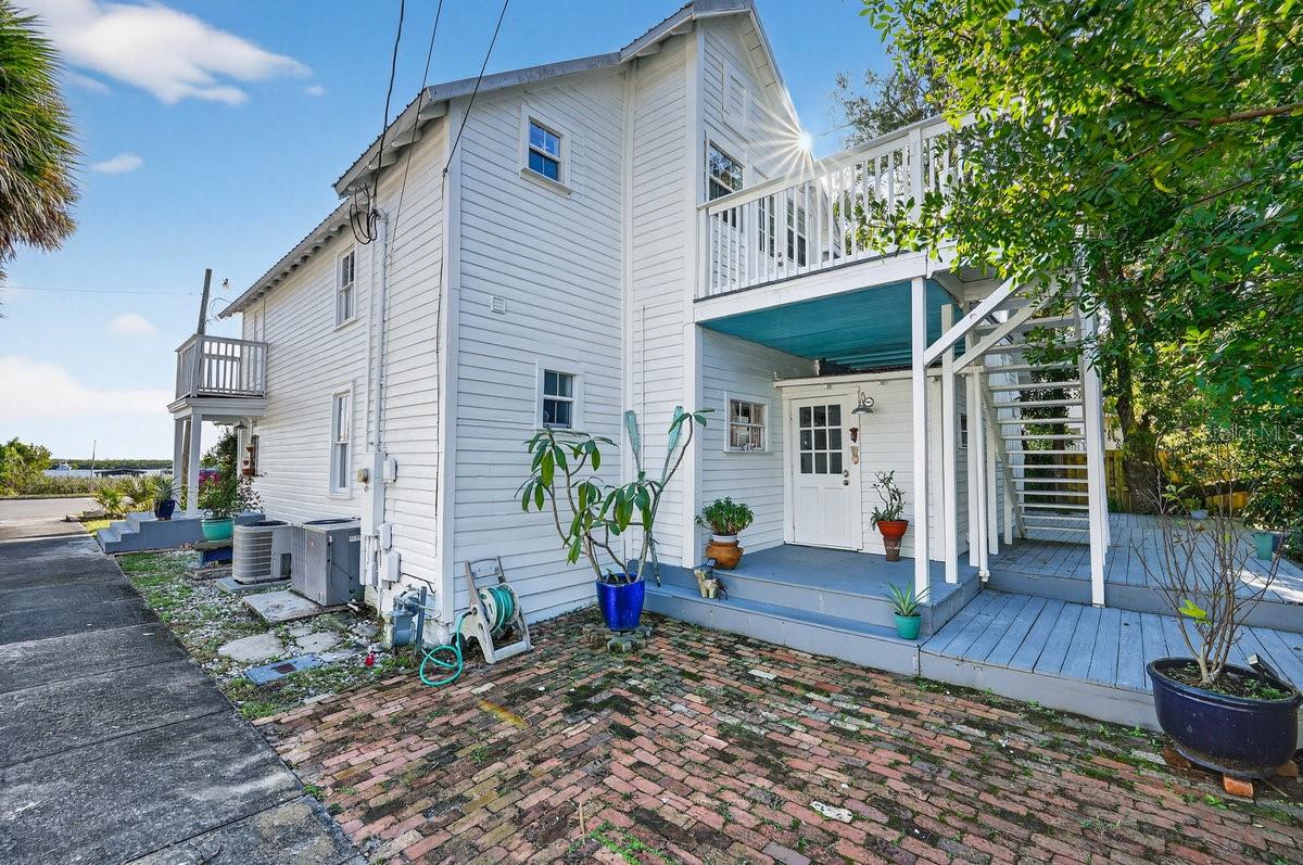 Image 19 of 52 For 500 Riverside Drive