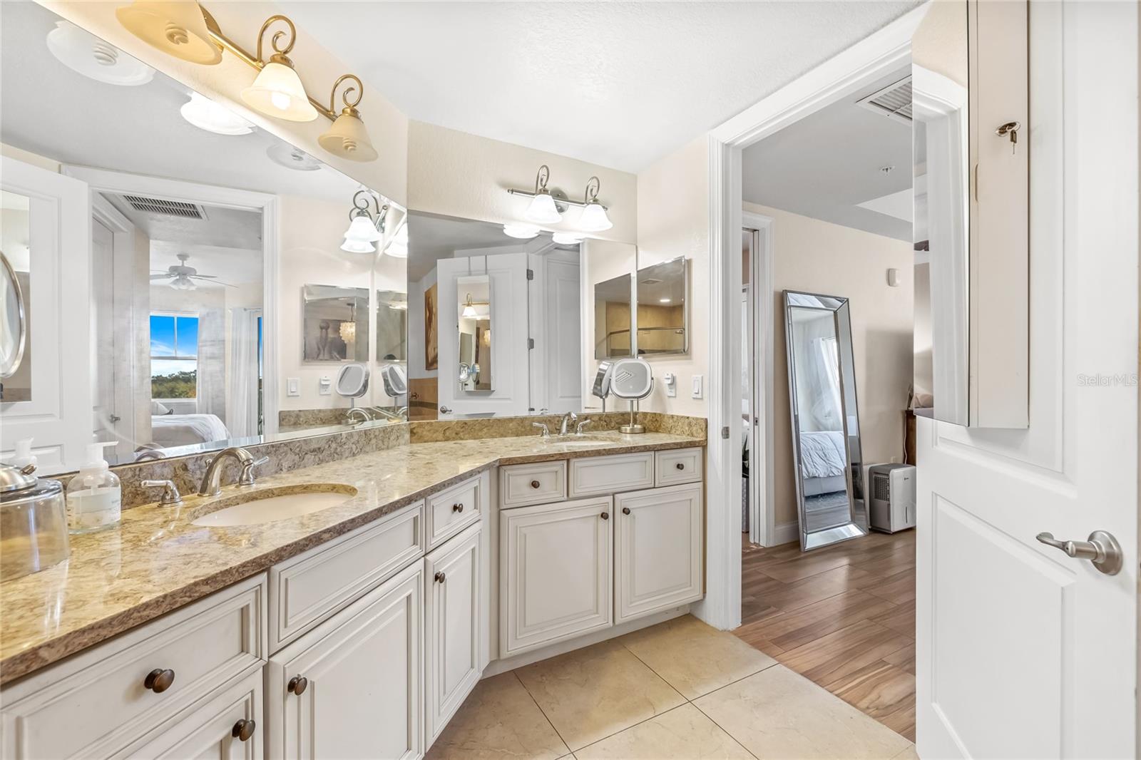 Image 17 of 56 For 3 Riverwalk Drive 3-506