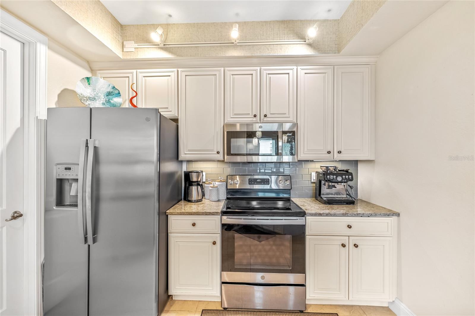 Image 7 of 56 For 3 Riverwalk Drive 3-506