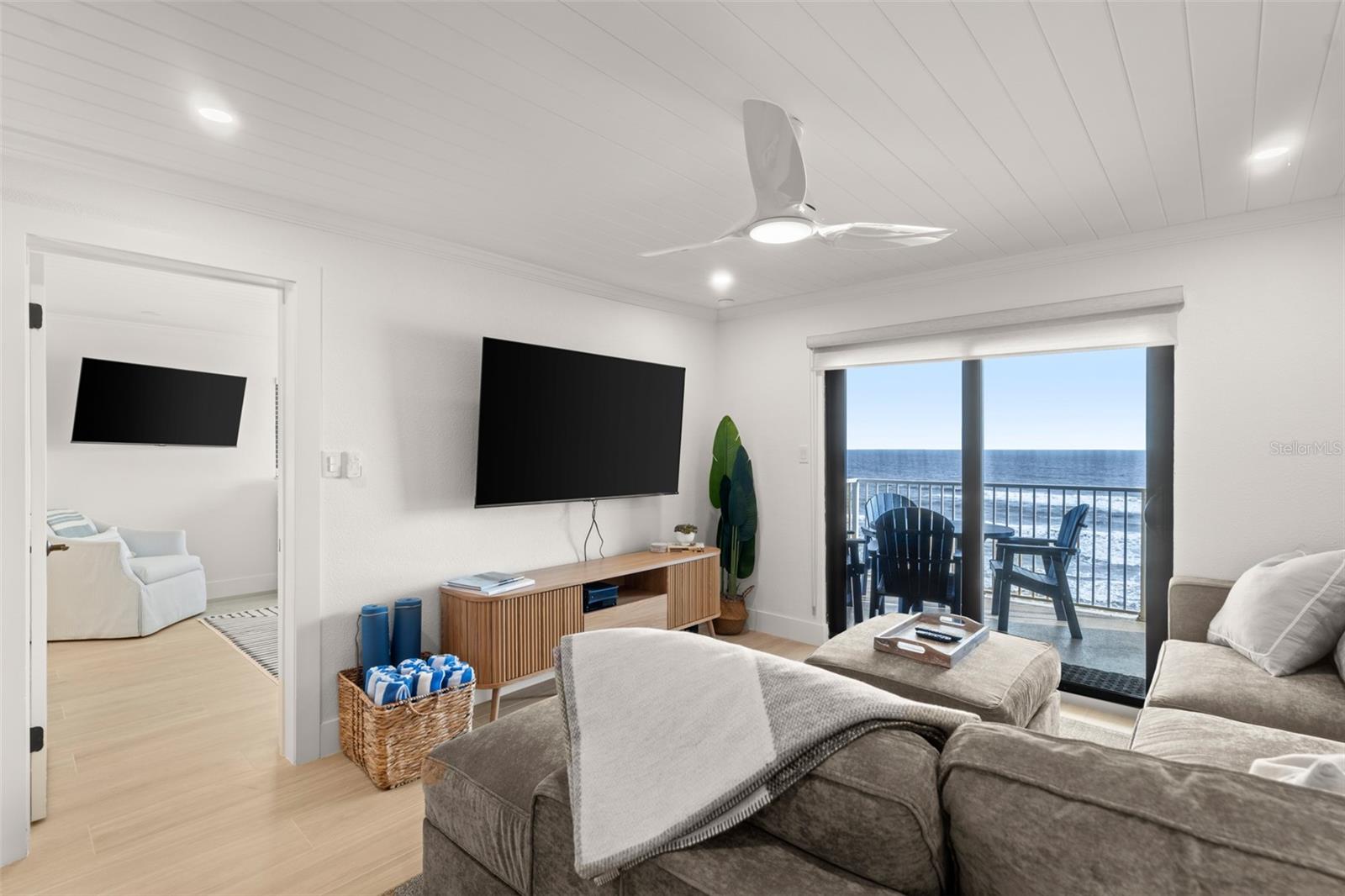 Image 20 of 48 For 4201 Atlantic Avenue 510