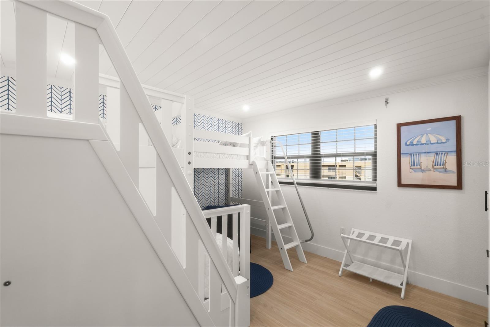 Image 37 of 48 For 4201 Atlantic Avenue 510