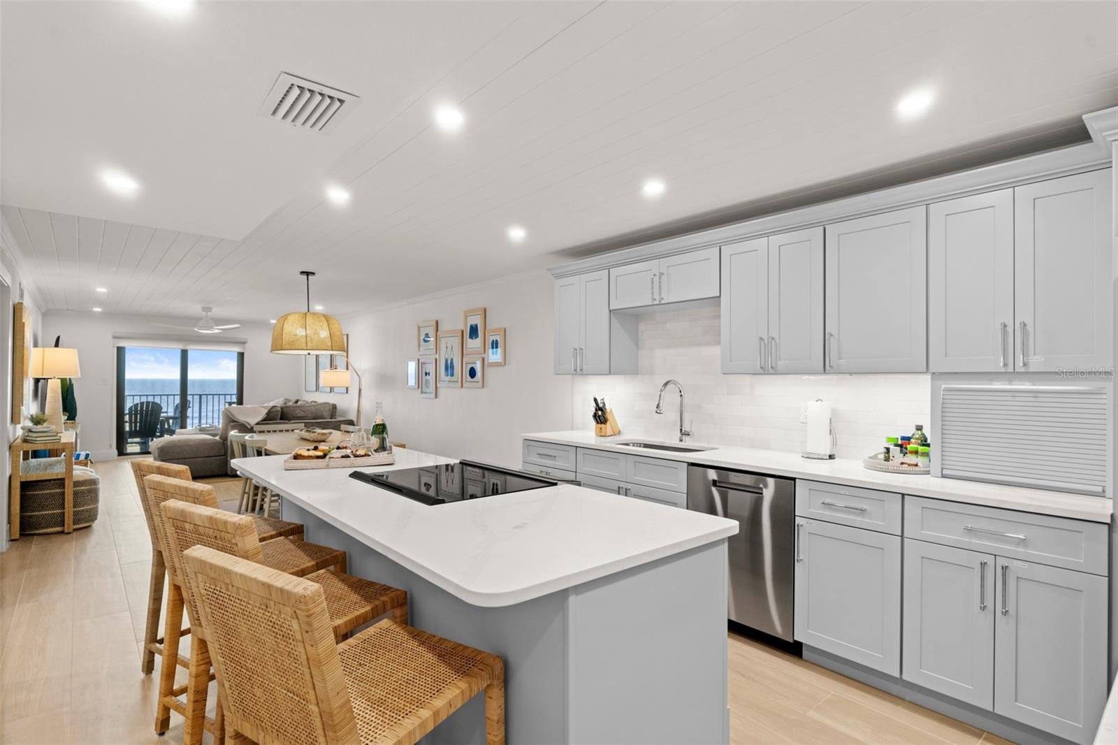 Image 8 of 48 For 4201 Atlantic Avenue 510