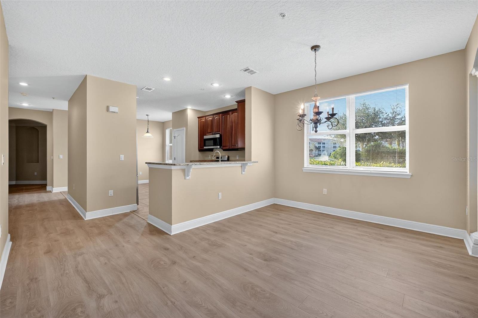 Image 10 of 54 For 115 Riverview Bend S 2112