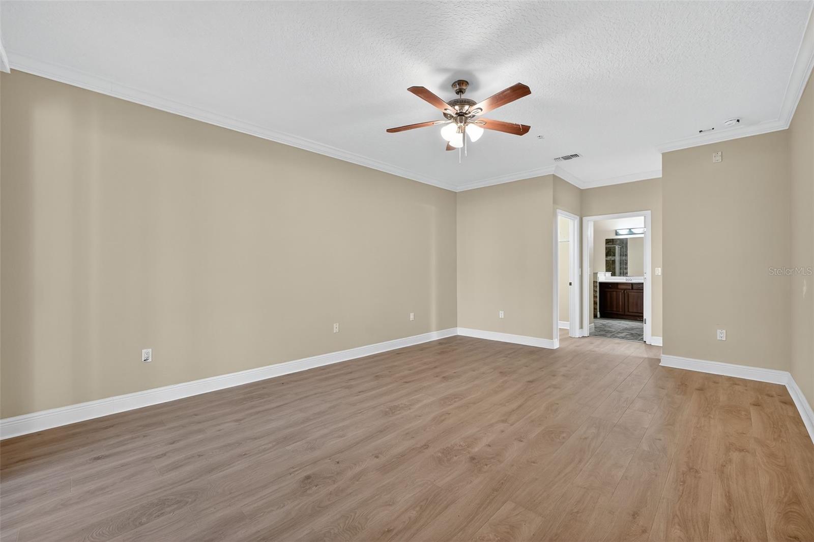 Image 18 of 54 For 115 Riverview Bend S 2112