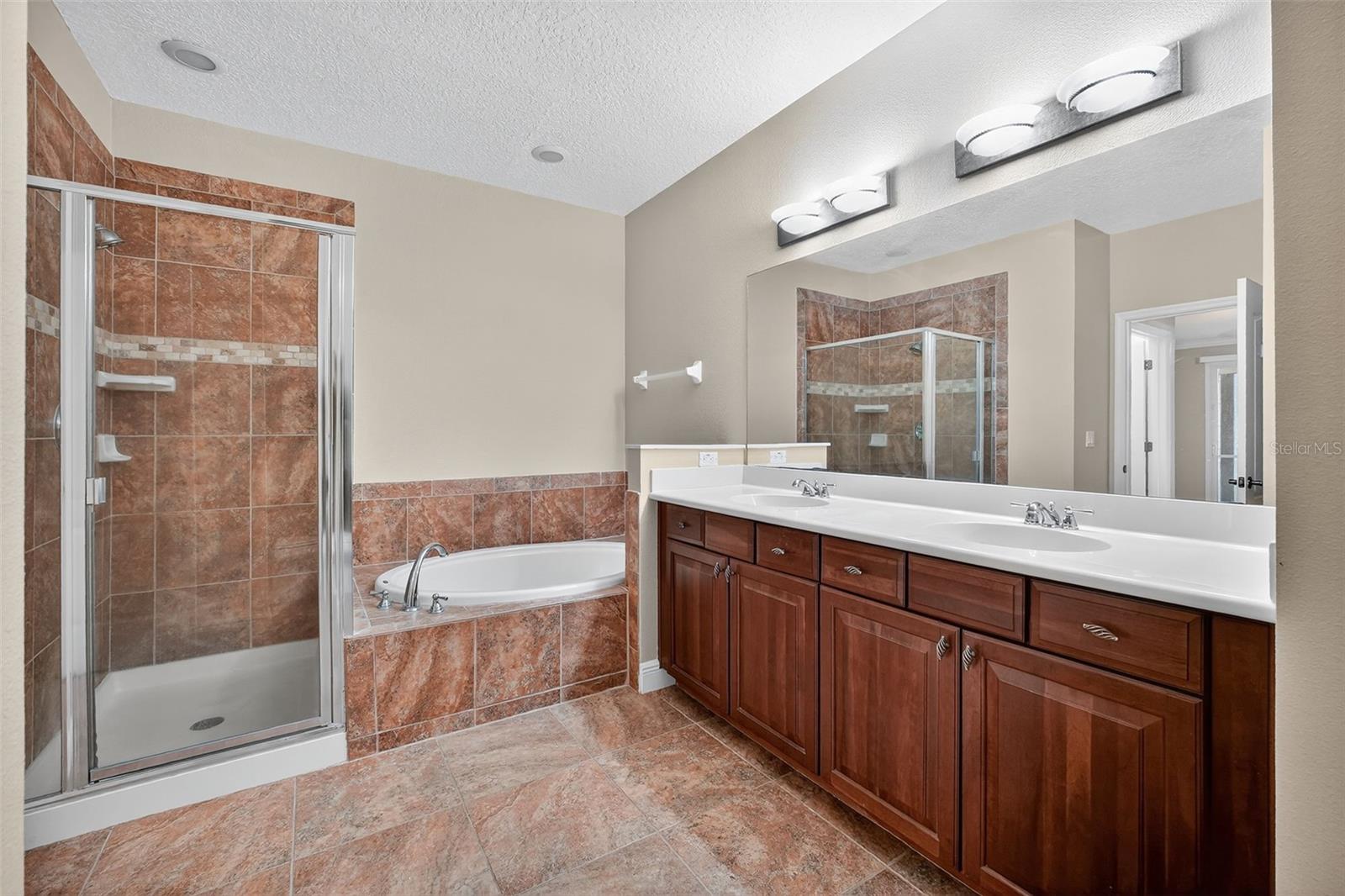 Image 19 of 54 For 115 Riverview Bend S 2112