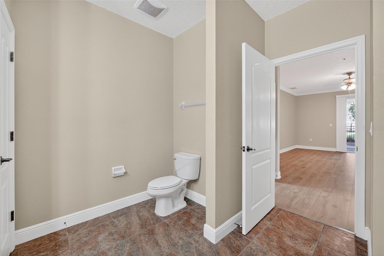 Image 20 of 54 For 115 Riverview Bend S 2112