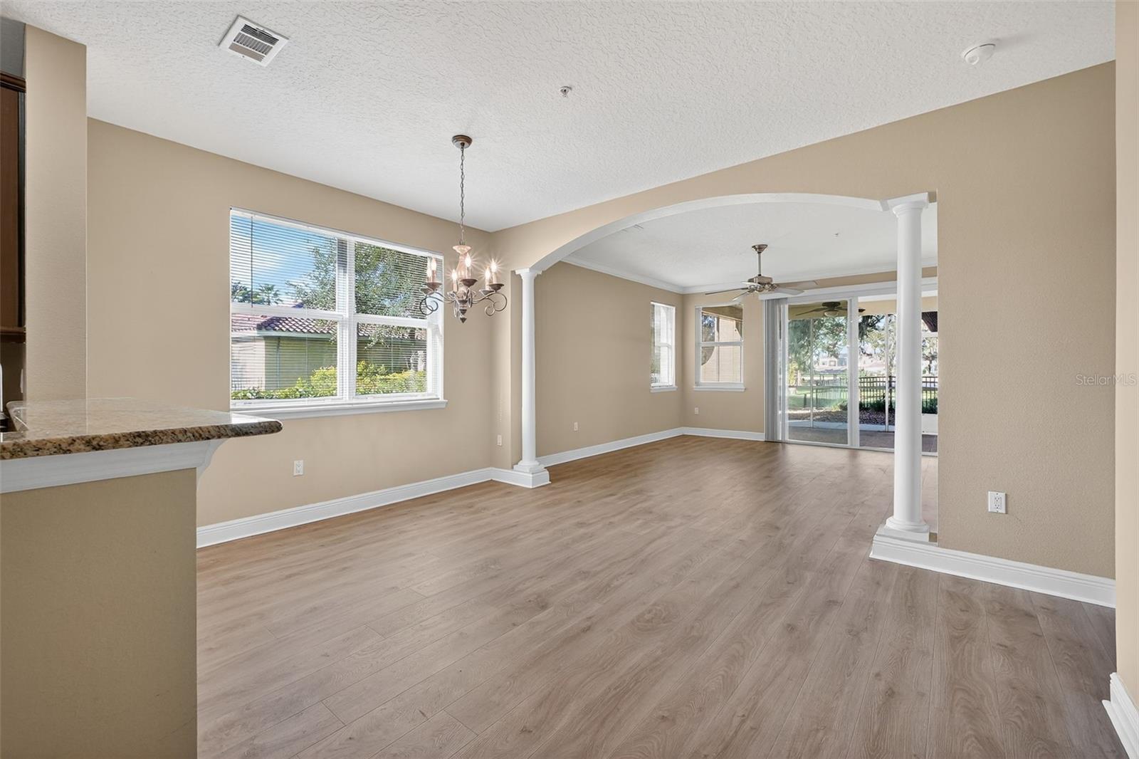 Image 22 of 54 For 115 Riverview Bend S 2112