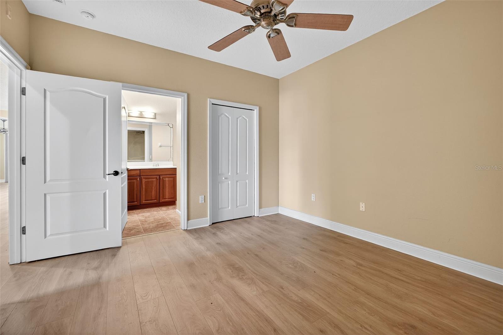 Image 24 of 54 For 115 Riverview Bend S 2112