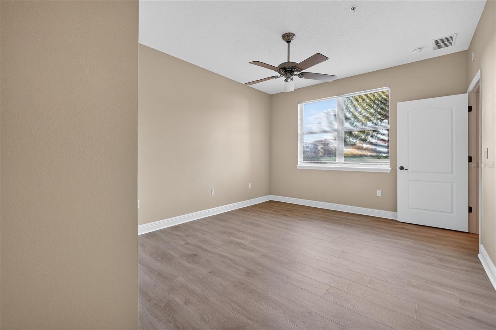 Image 28 of 54 For 115 Riverview Bend S 2112