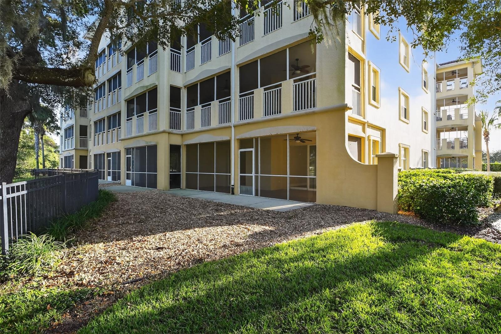 Image 33 of 54 For 115 Riverview Bend S 2112