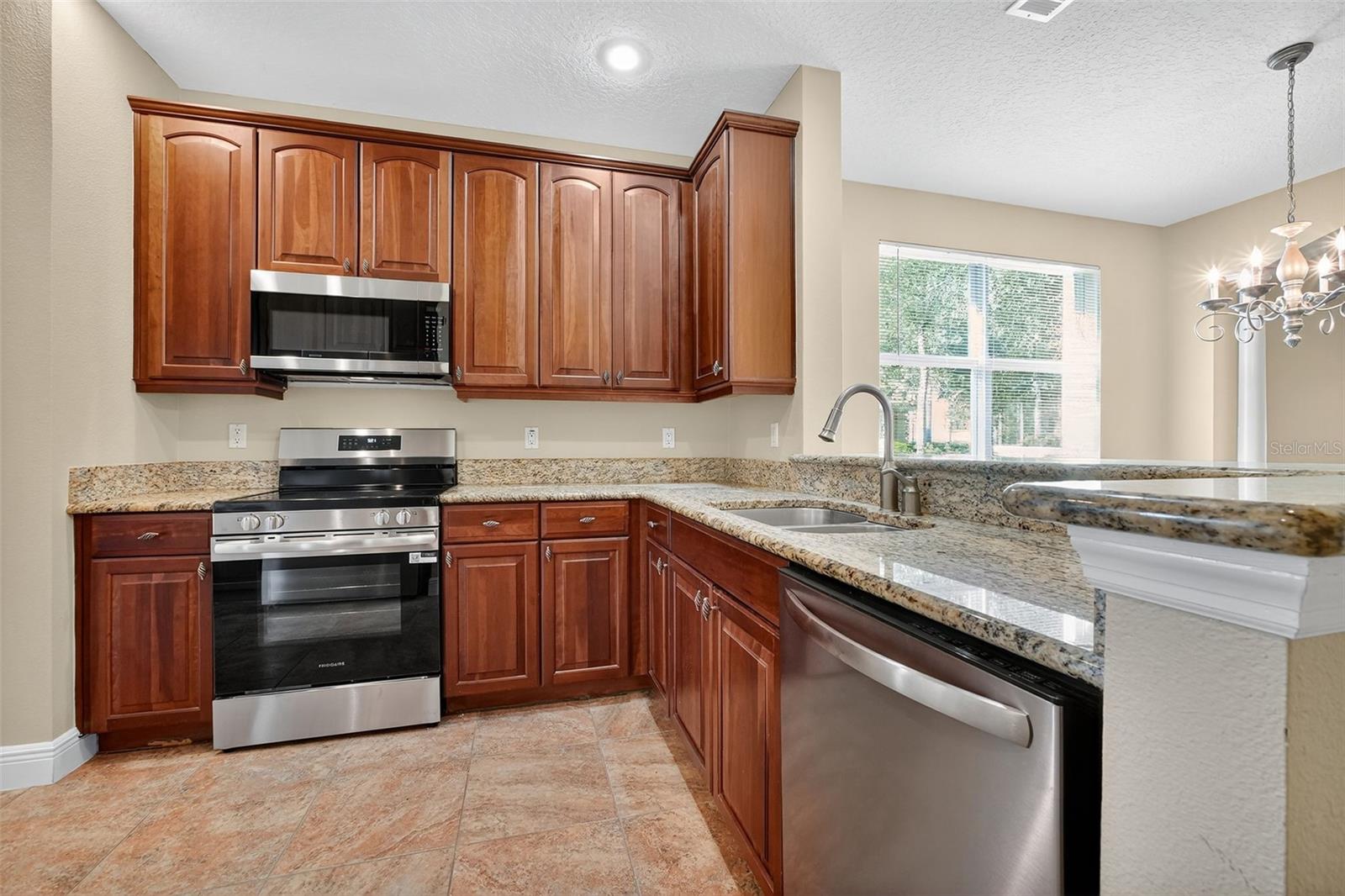 Image 4 of 54 For 115 Riverview Bend S 2112