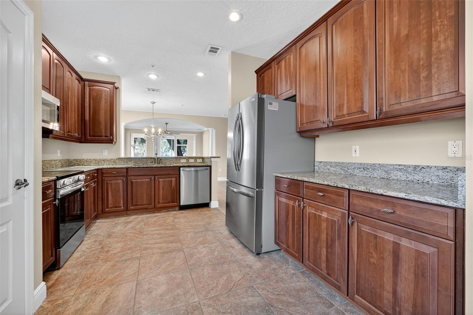 Image 5 of 54 For 115 Riverview Bend S 2112