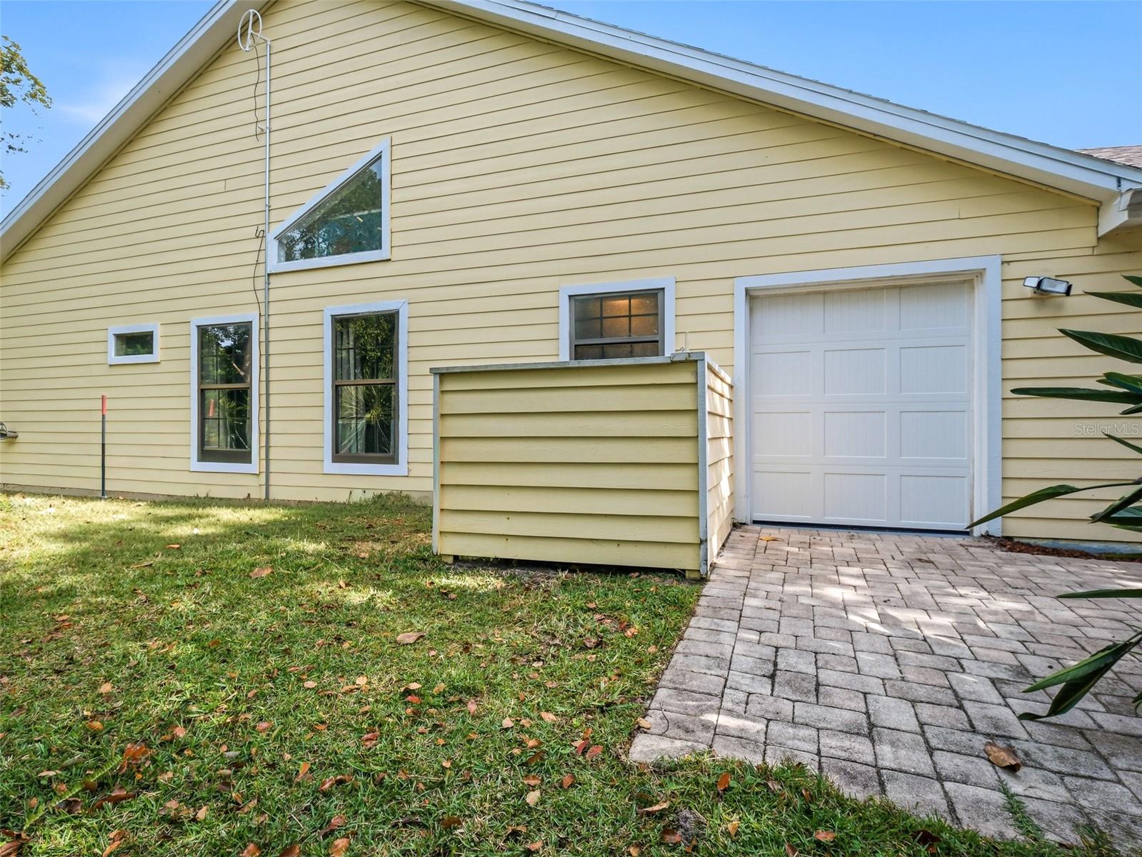 Image 11 of 62 For 200 Live Oak Lane