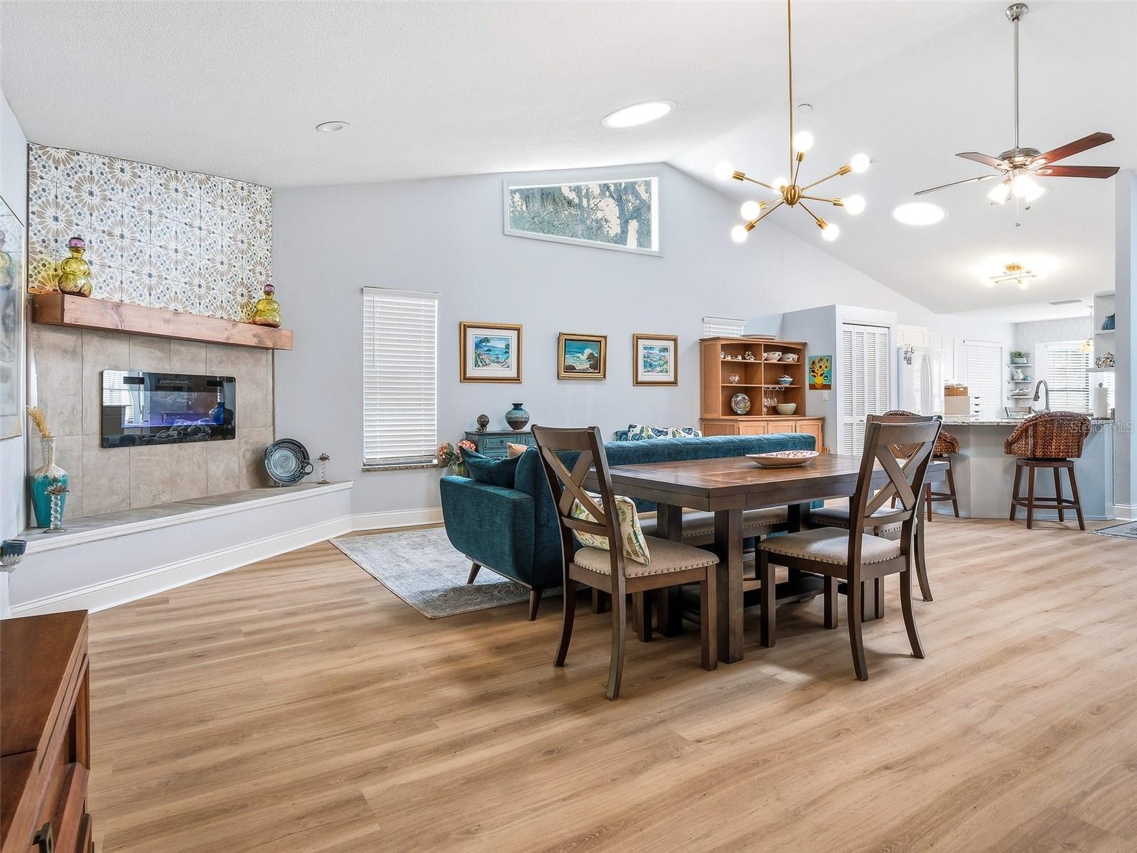 Image 7 of 62 For 200 Live Oak Lane