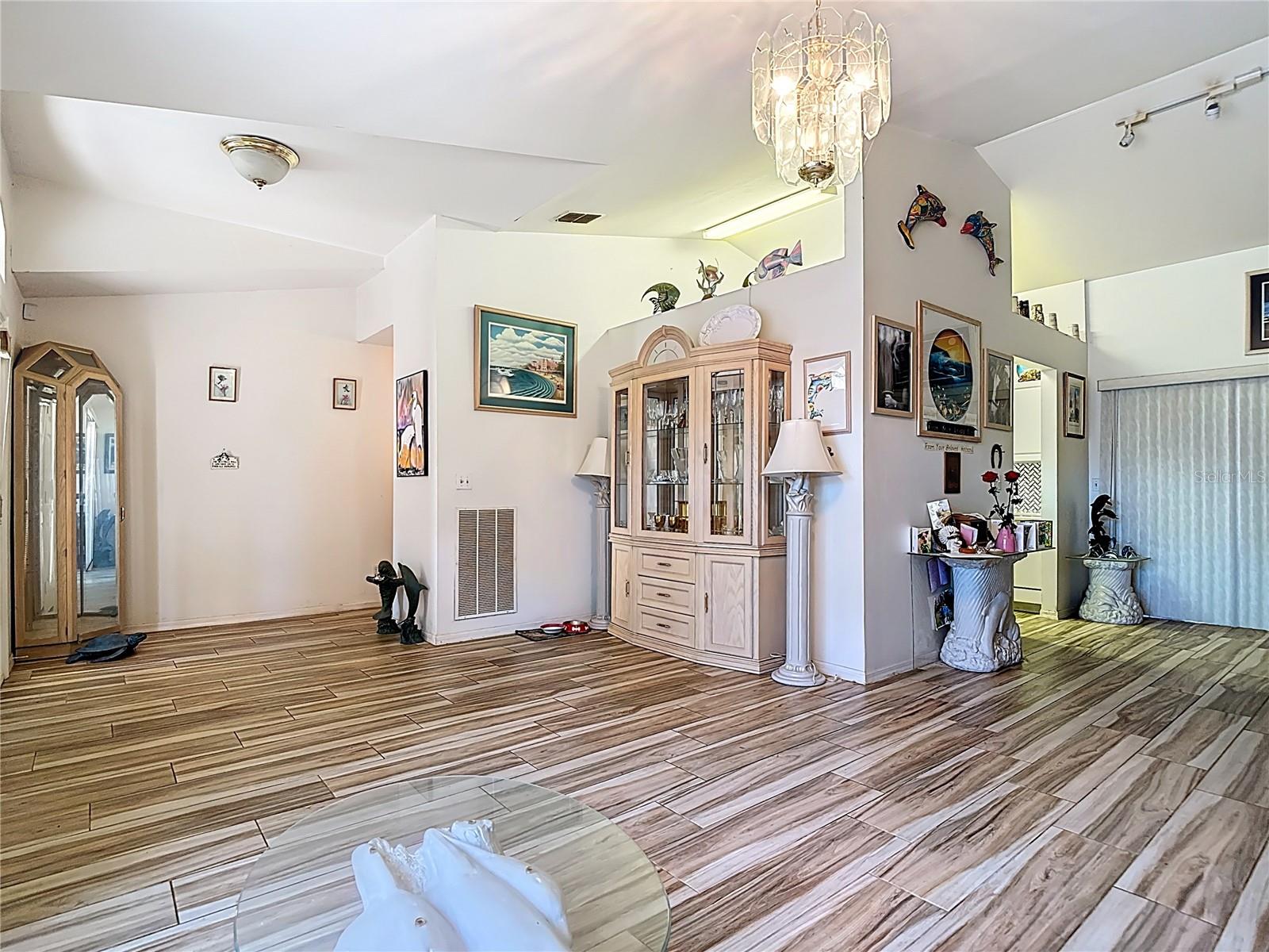 Image 4 of 31 For 260 14th Street Se