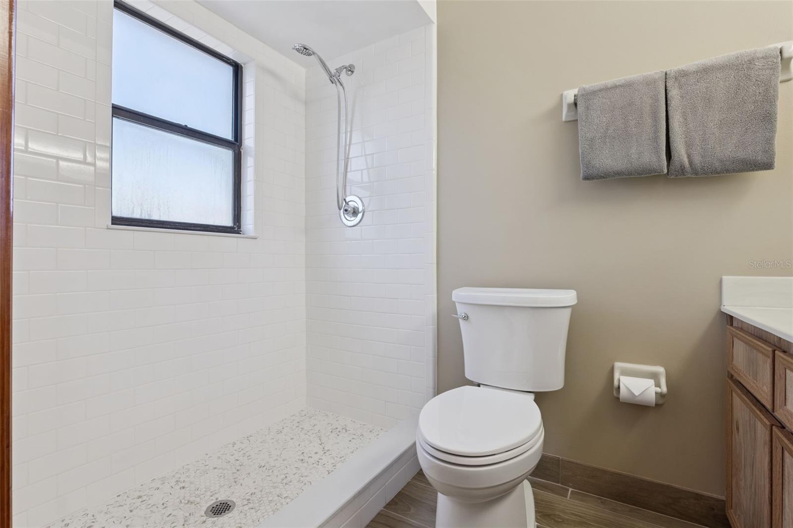 Image 14 of 42 For 222 Shangri La Circle