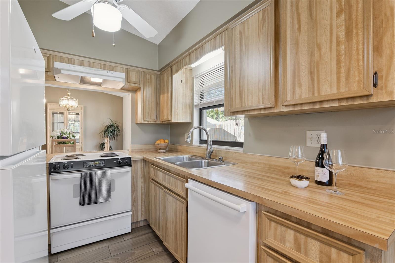 Image 20 of 42 For 222 Shangri La Circle