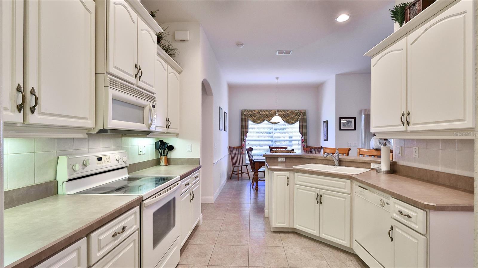 Image 18 of 51 For 552 Caro Court