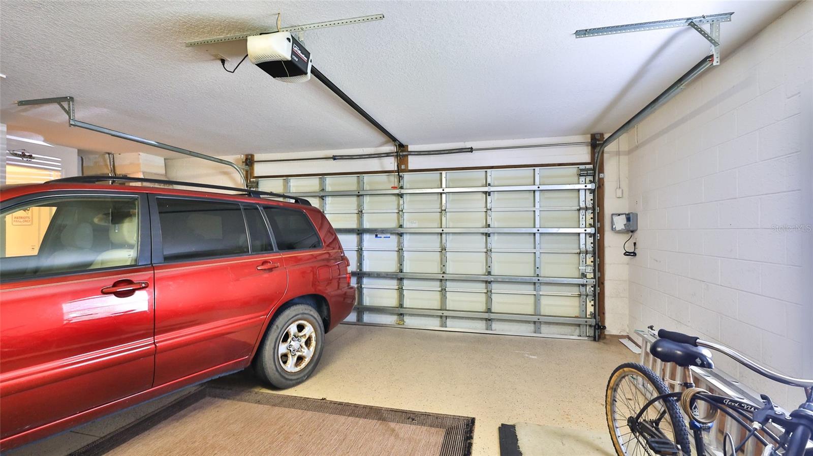 Image 33 of 51 For 552 Caro Court