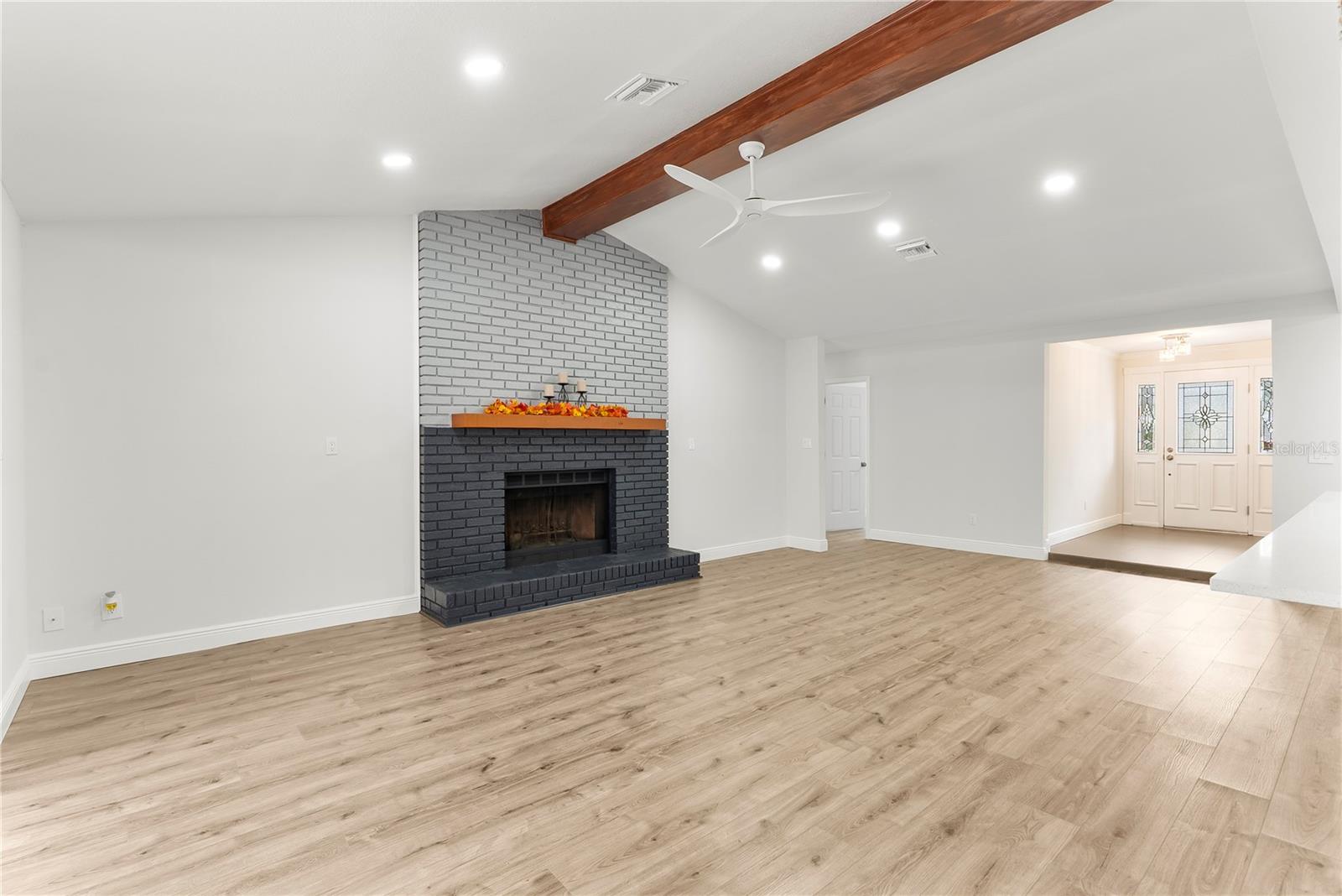 Image 20 of 41 For 3917 Lake Mira Drive