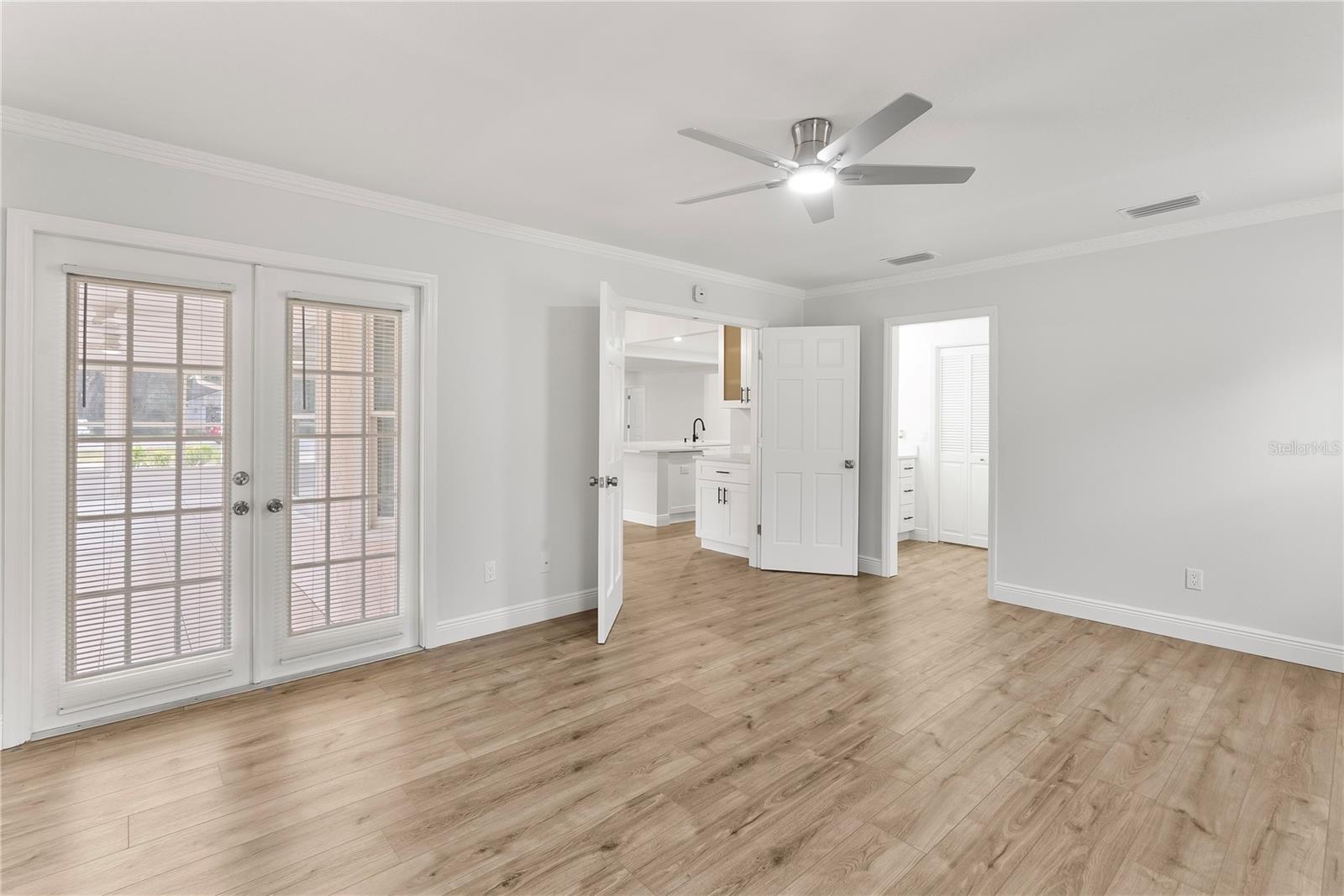 Image 24 of 41 For 3917 Lake Mira Drive